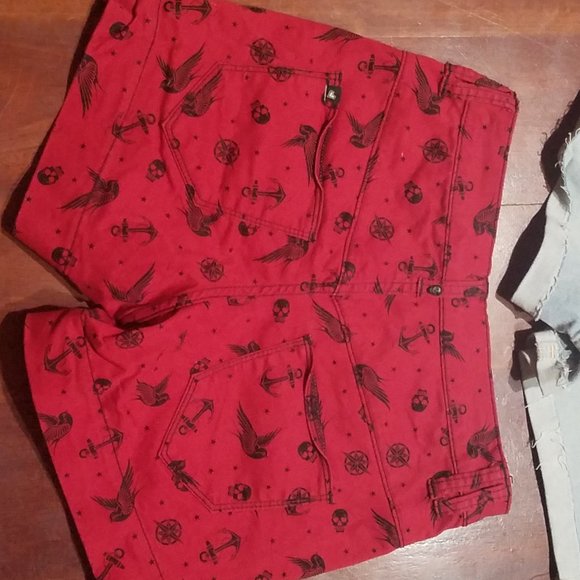 Hollister shorts size 1,  and Love Sick Size 1,   you will get each pair - Picture 5 of 7